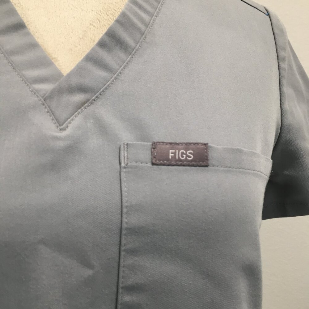 FIGS Gray CATARINA One Pocket Short Sleeve Classic Fit Scrubs Medical Shirt Top - Picture 7 of 10